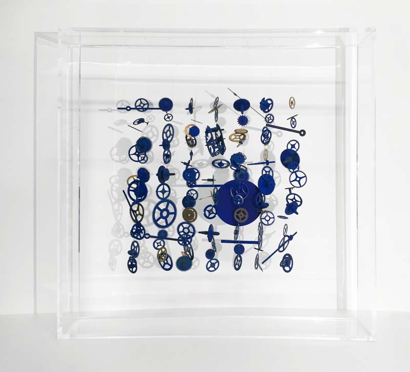 BLEUS –
50x50x8 cm –
2016 –
Composants horlogers assemblés