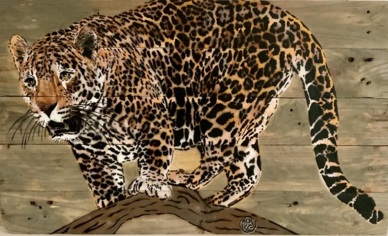 Mosko – Panthère sur sa branche – Spray et acrylique  sur bois brut – 48 x 80 cm