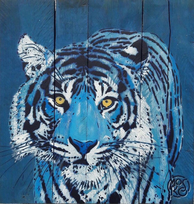 Tigre buste bleu, bois brut, acrylique et pochoir, 37 x 35 cm