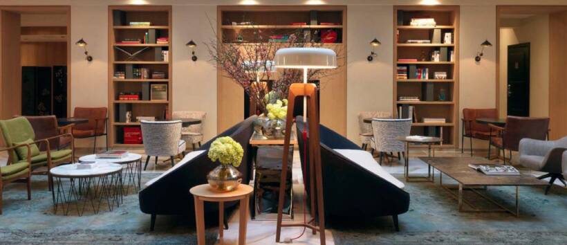 L’accueil de l’hôtel revisité par le designer Didier Gomez en 2018 – @hotelRenaissance