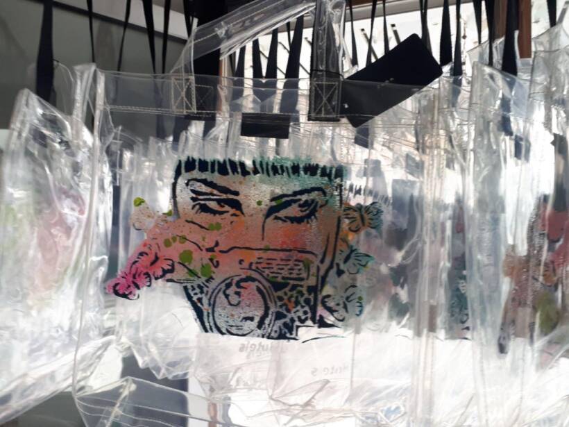 Création de50 sacs numérotés et signés IZa Zaro – Photo @IZaZaro