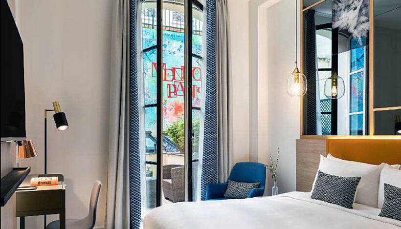 Pleins feux sur la Street Artist IZa Zaro à l’hôtel Renaissance Paris Vendôme