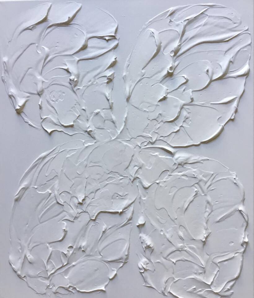 Trèfle monochrome blanc, 45 x 54cm, acrylique et modeling past sur toile.