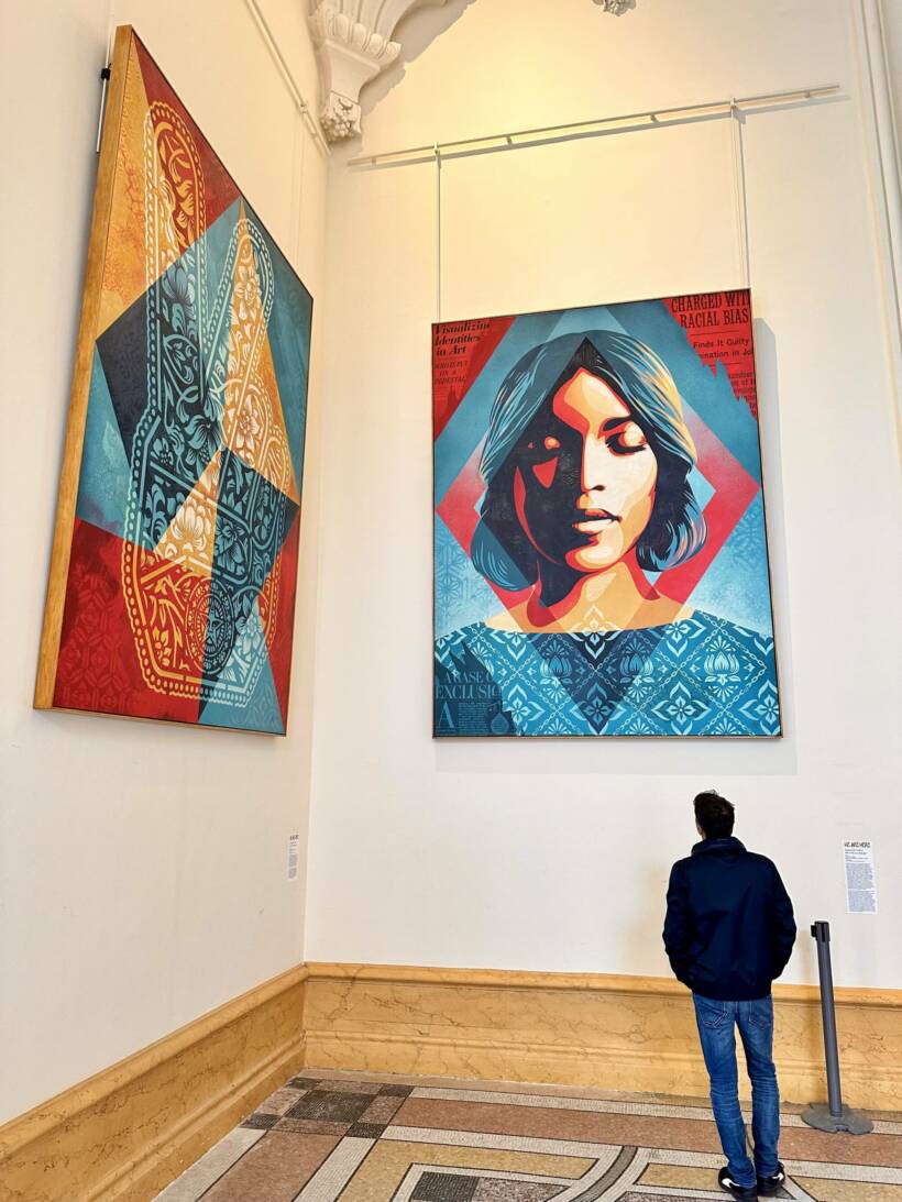 SHEPARD FAIREY (OBEY) Peace Fingers Geometric, 2024
Techniques mixtes (pochoir, sérigraphie et collage) sur toile
Peace and Justice Lotus Woman, 2024
Techniques mixtes (pochoir, sérigraphie et collages)
Galerie des sculptures, Pavillon Nord