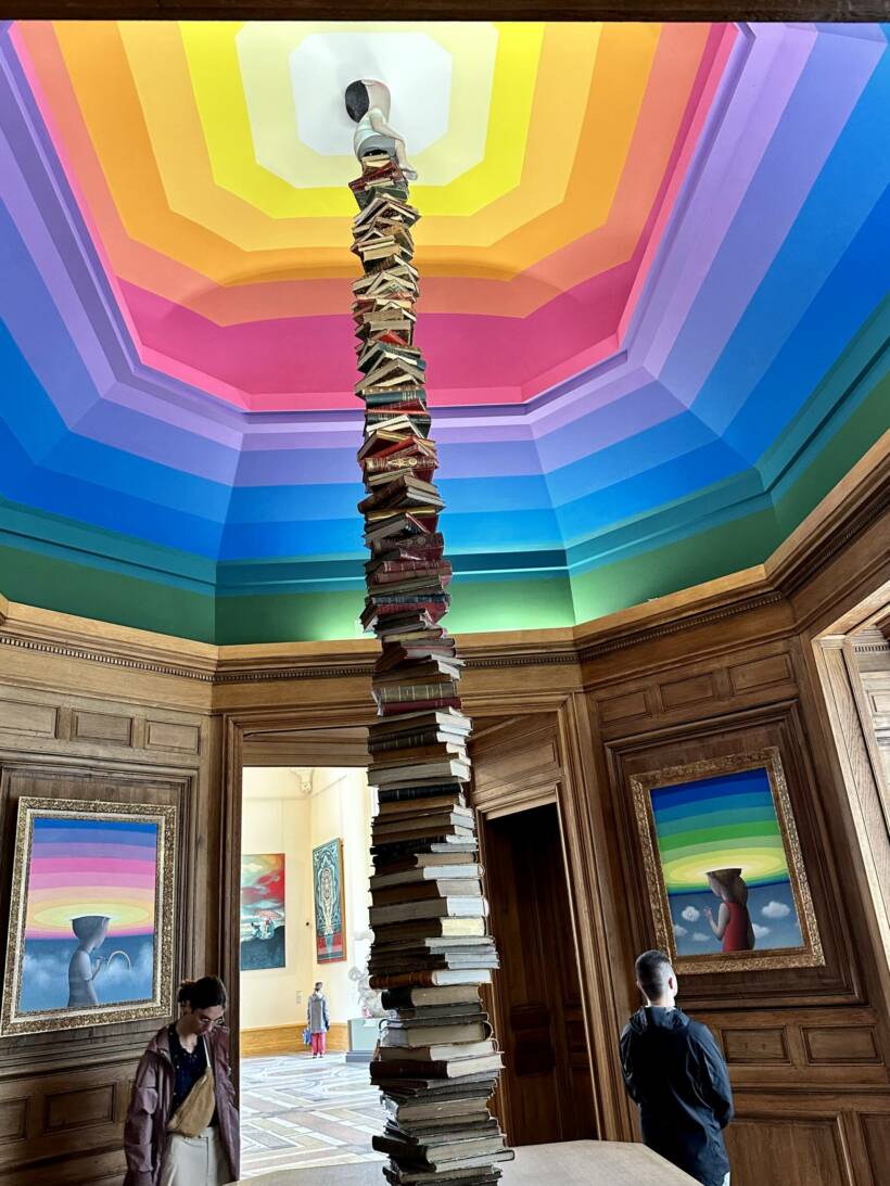 SETH La Tour de Babel, 2018 / 2024
Sculpture : livres anciens et résine – Vortex : peinture acrylique et socle en chêne
Galerie Tuck