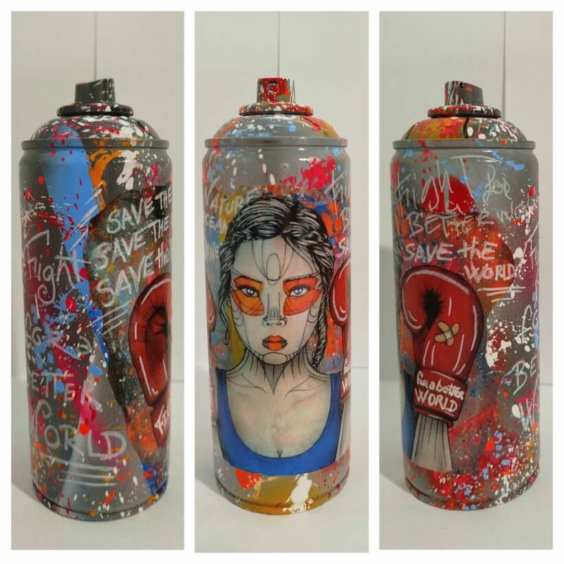 Caro Graffiti – Can #6 – Peinture  et encre permanente sur bombe aérosol – 19 x 6 cm – 2024