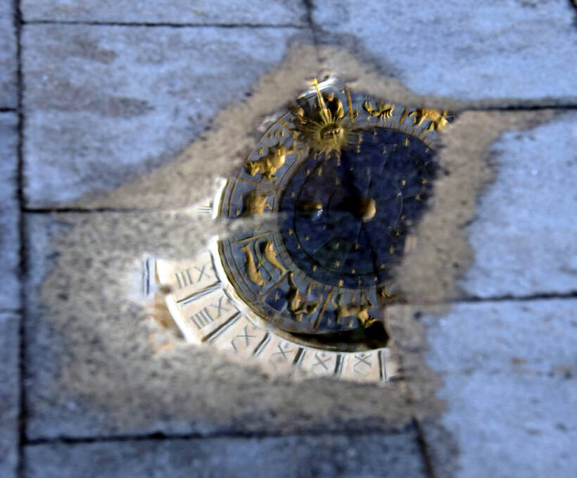 Mirrors of the world – Venise, Place Saint Marc II – Photographie, signée et numérotée sur 3, sur dibond, encadrement caisse américaine